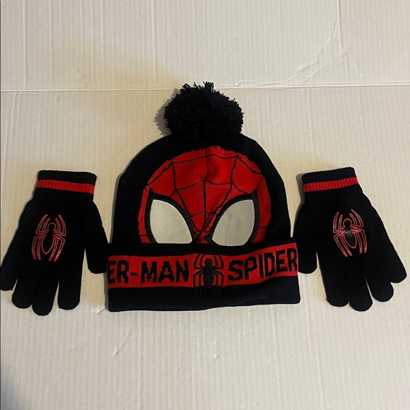 Spider-Man Black and Red Beanie and Gloves Set (Kids) - Picture 3 of 6
